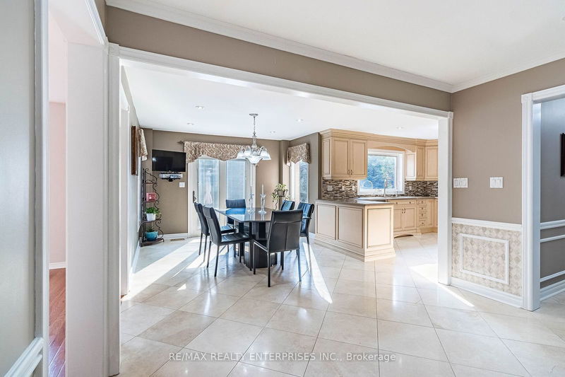 37 Hill Top Tr  Whitchurch-Stouffville, L4A 7X4 | Image 14