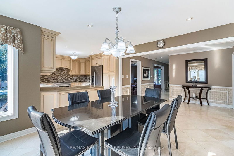 37 Hill Top Tr  Whitchurch-Stouffville, L4A 7X4 | Image 16