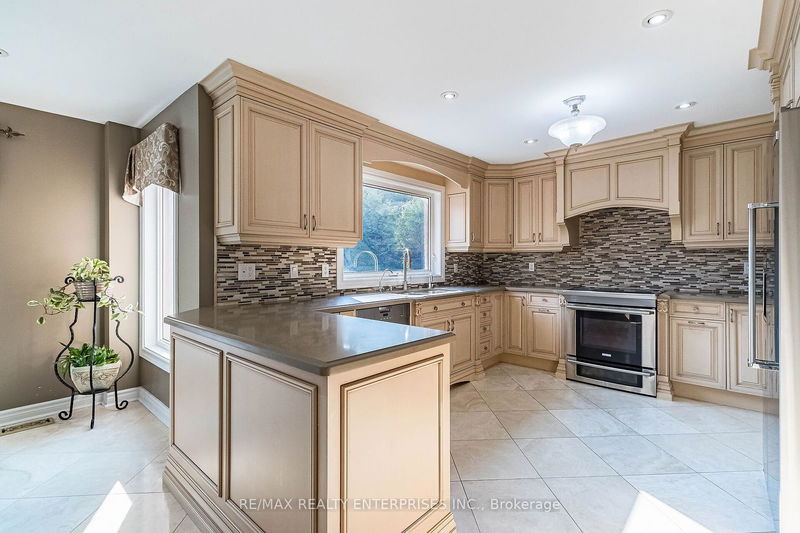 37 Hill Top Tr  Whitchurch-Stouffville, L4A 7X4 | Image 17