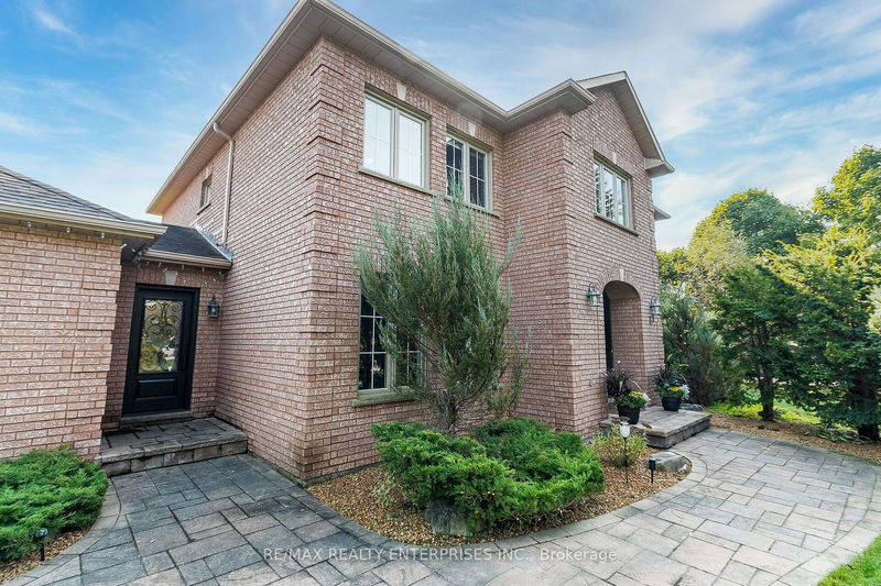 37 Hill Top Tr  Whitchurch-Stouffville, L4A 7X4 | Image 2