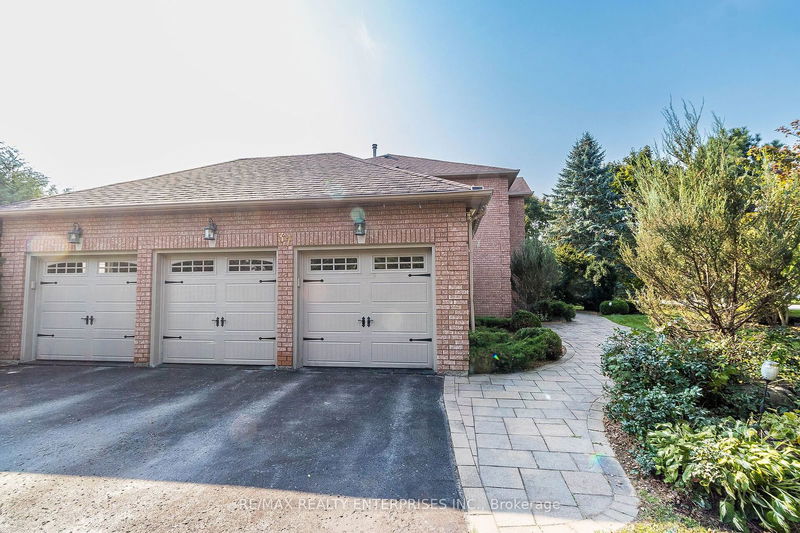 37 Hill Top Tr  Whitchurch-Stouffville, L4A 7X4 | Image 4