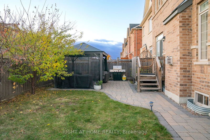 152 Pelee Ave  Vaughan, L4H 3Z9 | Image 3