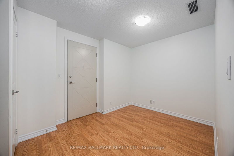  209 - 18 Harding Blvd  Richmond Hill, L4C 0T3 | Image 5