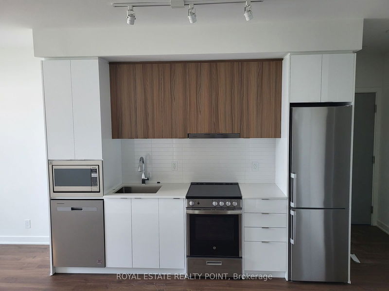 home for lease on 717-30 Upper Mall Way