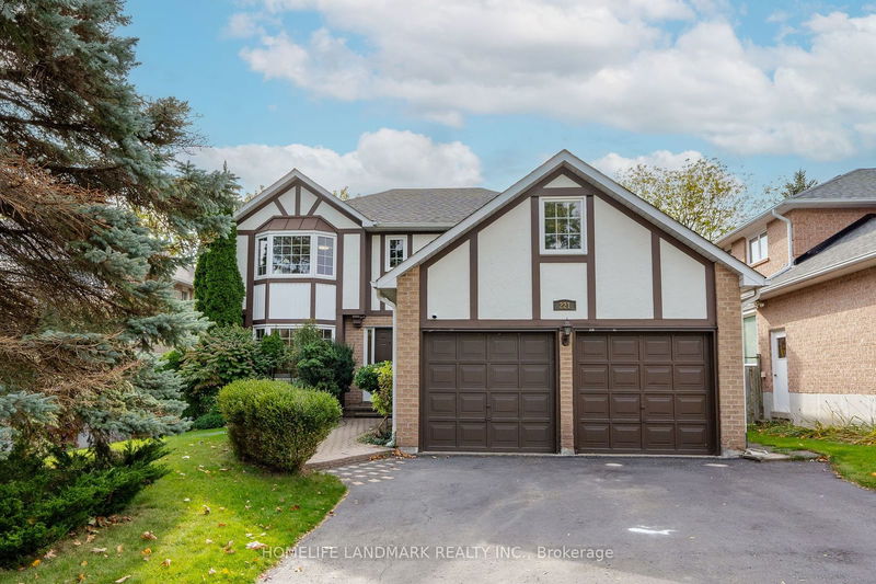 221 Orchard Heights Blvd  Aurora, L4G 5A5 | Image 1