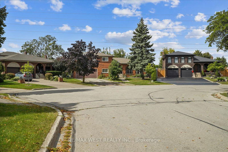 88 Arran Cres  Vaughan, L4L 1G6 | Image 3