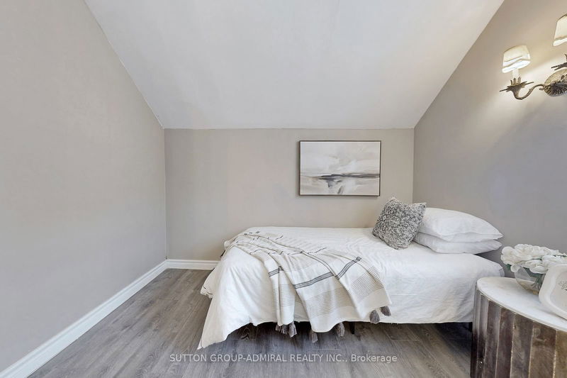 62 Centre St W Richmond Hill, L4C 3P7 | Image 25