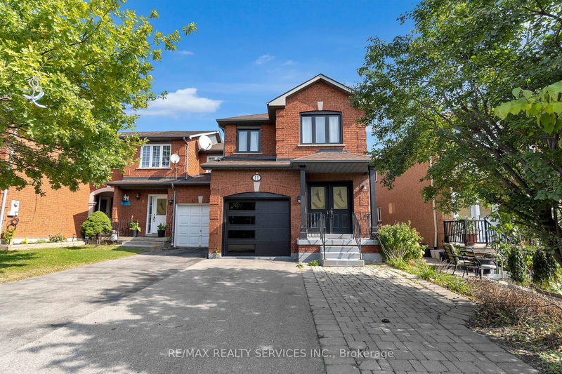 11 Wedgewood Pl  Vaughan, L4K 4X7 | Image 2