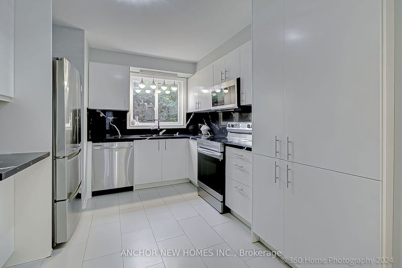 9 The Carriage Way  Markham, L3T 4V1 | Image 5