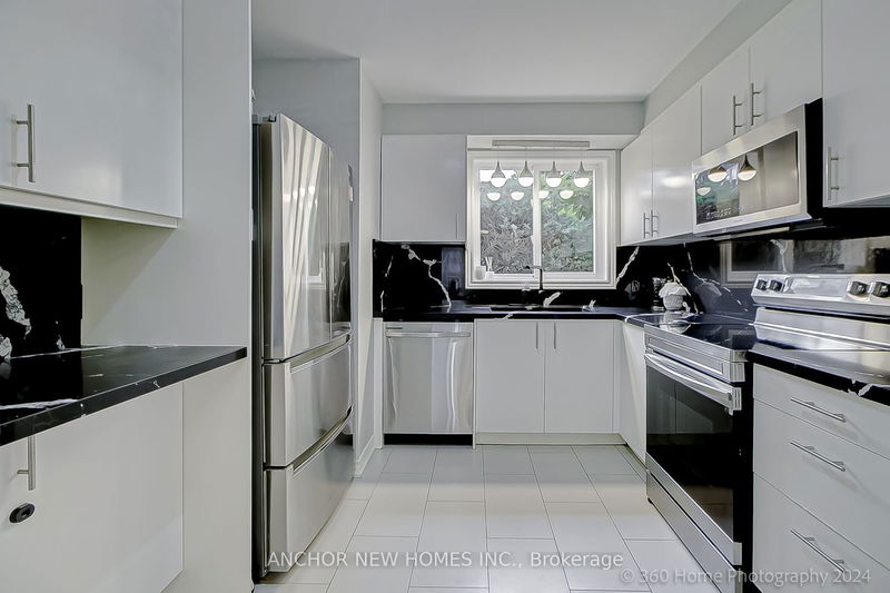 9 The Carriage Way  Markham, L3T 4V1 | Image 6