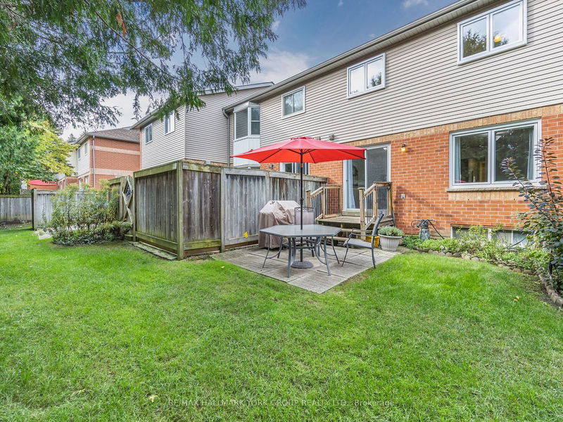 780 Caradonna Cres  Newmarket, L3X 1W5 | Image 11