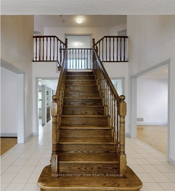 home for lease on 592 Village Pkwy