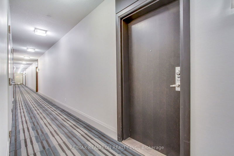  506 - 15277 Yonge St  Aurora, L4C 1Y3 | Image 3