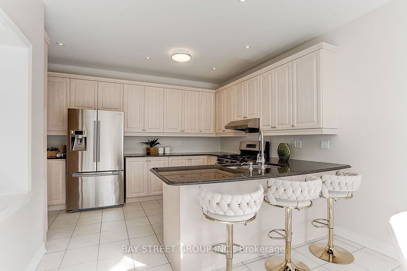 1 Fair Oaks Rd  Markham, L6C 2Z4 | Image 15