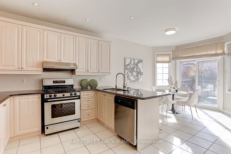 1 Fair Oaks Rd  Markham, L6C 2Z4 | Image 17