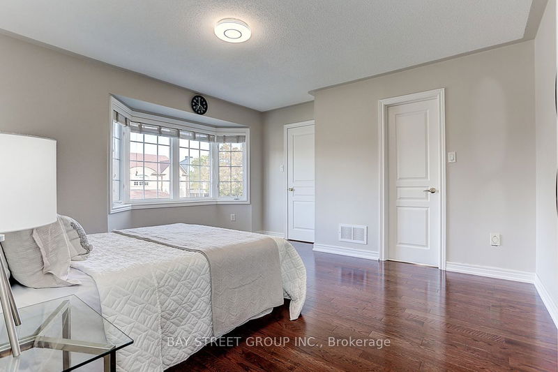 1 Fair Oaks Rd  Markham, L6C 2Z4 | Image 32