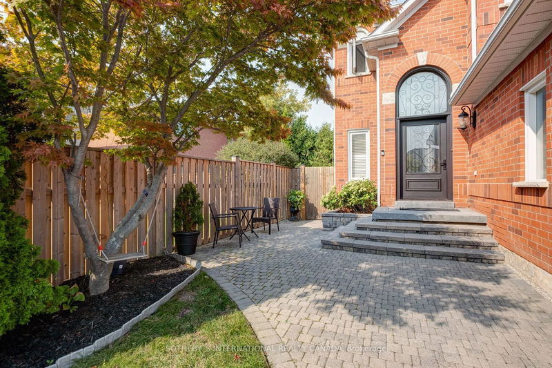 121 Kirkbride Cres  Vaughan, L6A 2J6 | Image 2