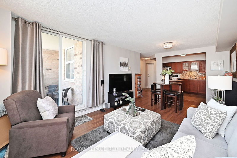  P1013 - 260 Davis Dr  Newmarket, L3Y 7C3 | Image 1