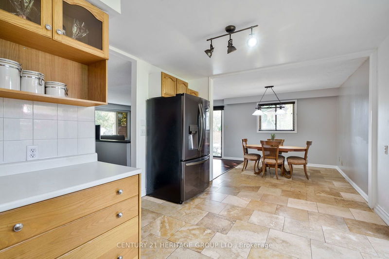 310 Liverpool Rd  Newmarket, L3Y 6G7 | Image 17