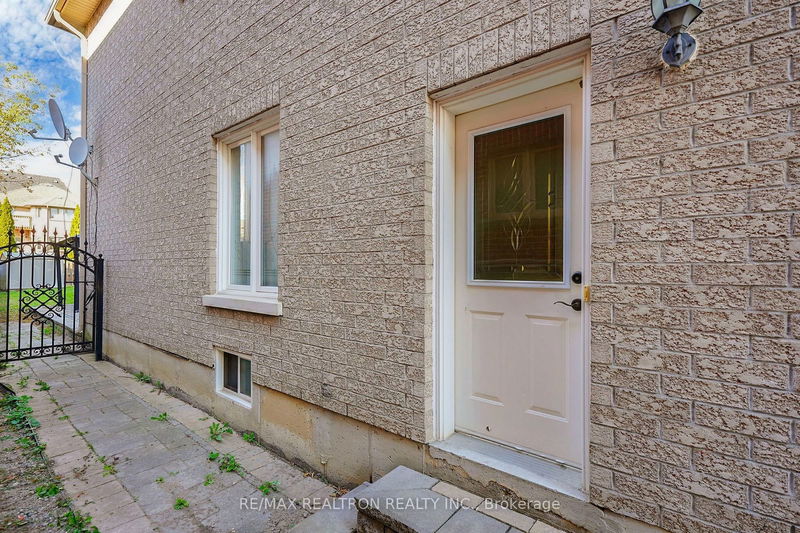 78 Yongehurst Rd  Richmond Hill, L4C 3T2 | Image 30