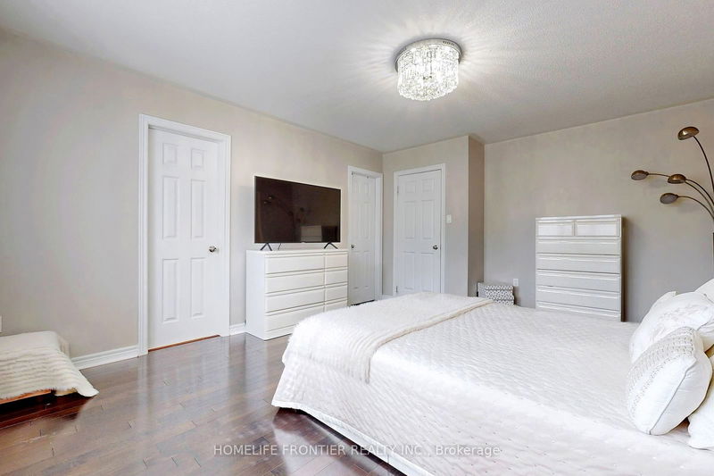 102 Betony Dr  Richmond Hill, L4E 0P5 | Image 15