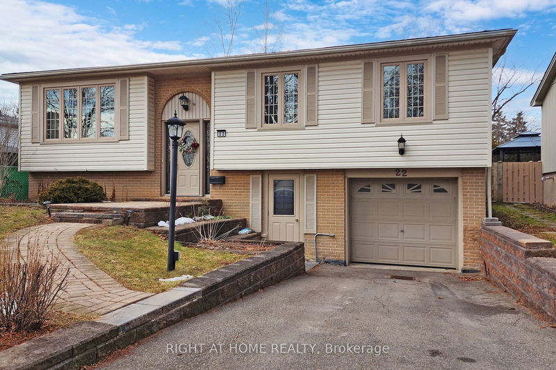 22 Penwick Cres  Richmond Hill, L4C 5B4 | Image 2