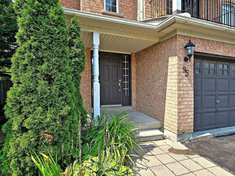 95 Long Point Dr  Richmond Hill, L4E 3Z7 | Image 2