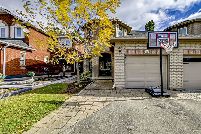 33 Parkfield Crt  Vaughan, L4L 9E5 | Image 2