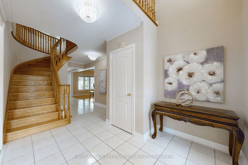 115 Pine Hollow Cres  Vaughan, L6A 2L5 | Image 3