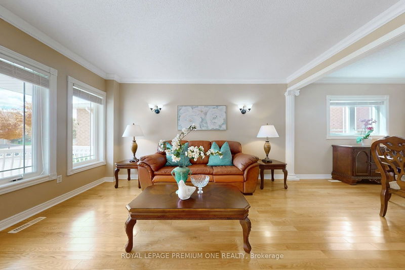 115 Pine Hollow Cres  Vaughan, L6A 2L5 | Image 4