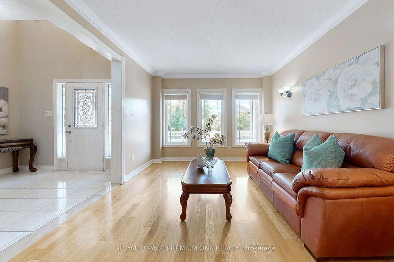 115 Pine Hollow Cres  Vaughan, L6A 2L5 | Image 5