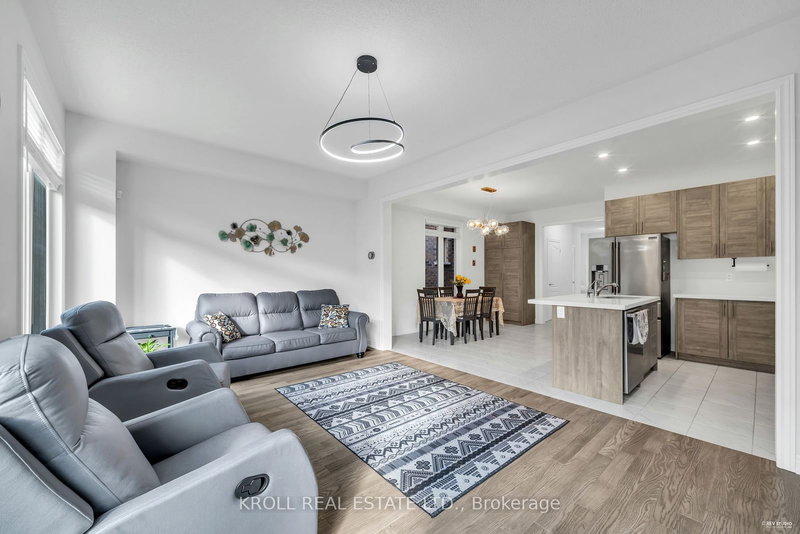 26 Frederick Taylor Way, East Gwillimbury, L0G 1M0 | Image 2