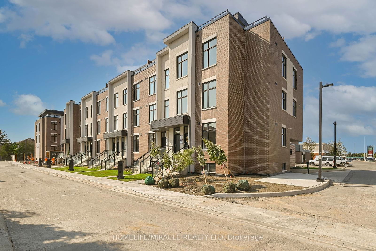 Building at 9570 Islington Avenue, Vaughan, Sonoma Heights