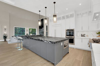 141 Kingscross Dr, King - King City image-0-4