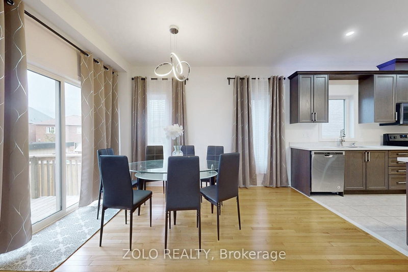 42 Foxberry Rd, East Gwillimbury, L9N 0P6 | Image 3