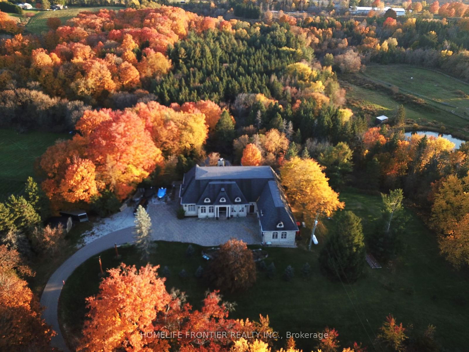 Building in 7645 16th Sideroad