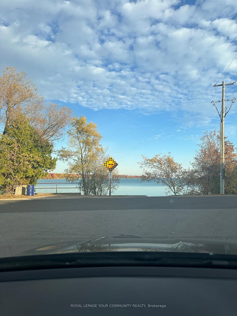 1031 Lake Dr N, Georgina, L4P 3E9 | Image 2