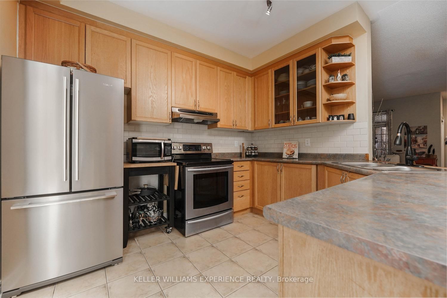 Listing Image 6