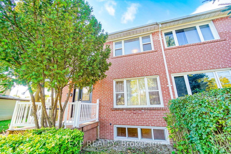 250 Mcconvey Dr, Richmond Hill, L4C 3K2 | Image 3