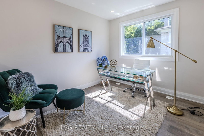 56 Millard Ave, Newmarket, L3Y 1Y8 | Image 3