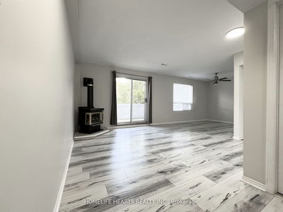 Unit 210 — 12439 Ninth Line, Whitchurch-Stouffville - Stouffville image-0-3