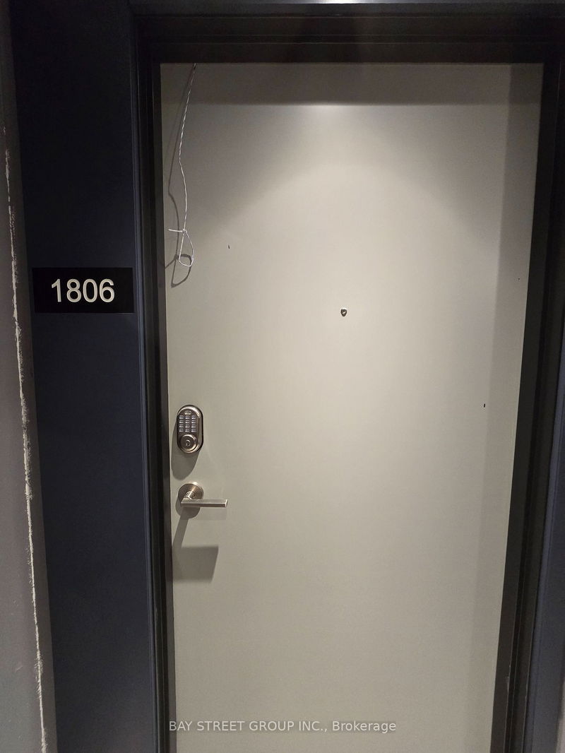 home for lease on 1806B-50 Upper Mall Way