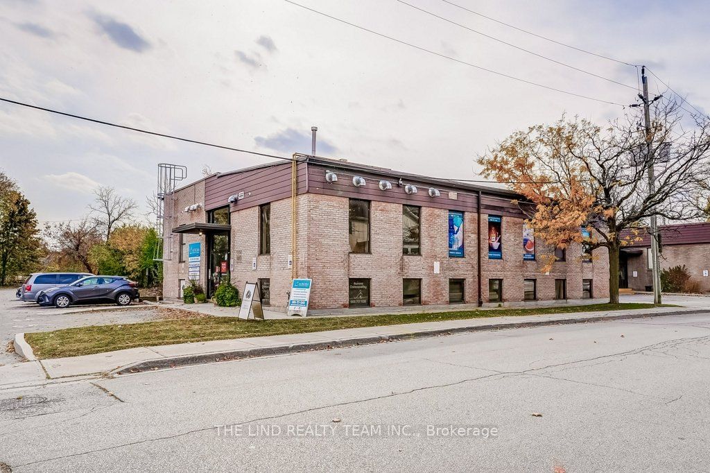 Building in 15017 Yonge Street