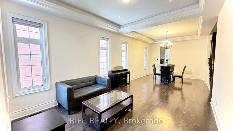 11 Yates Ave, Vaughan, L6A 4X5 | Image 2