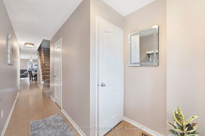 18 Meadowhawk Tr, Bradford West Gwillimbury - Bradford image-0-3