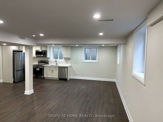 11 Law Crescent