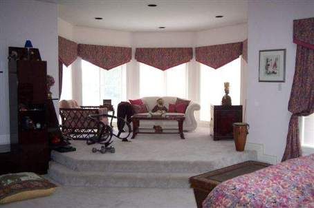 12 Jarvis Ave, Aurora, L4G6W8 | Image 2