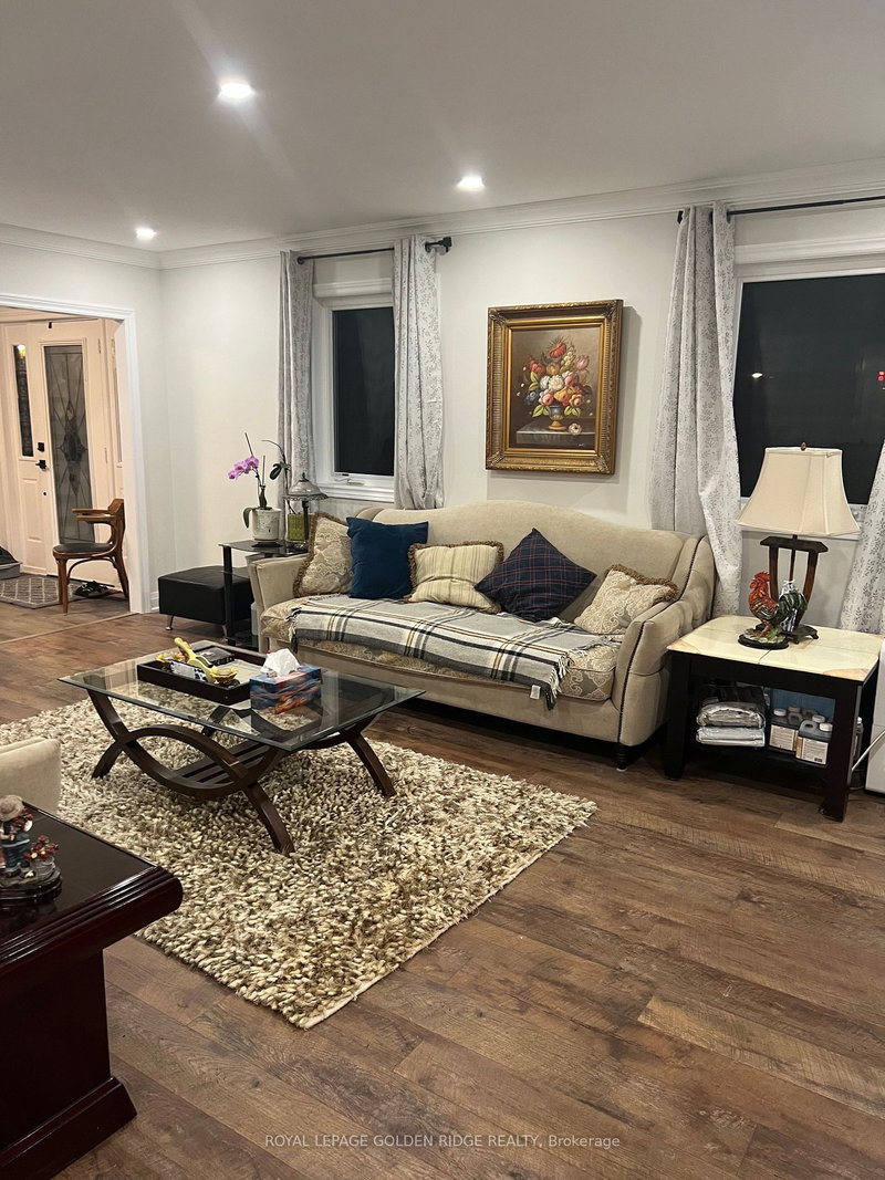 15482 Leslie St, Aurora, L4G 7C4 | Image 2