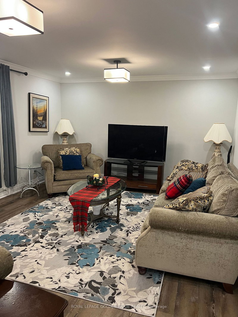 15482 Leslie St, Aurora, L4G 7C4 | Image 3