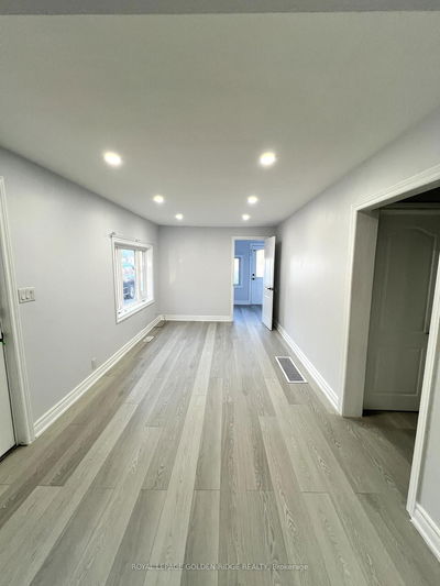 402 The Queensway South, Georgina - Keswick South image-0-2